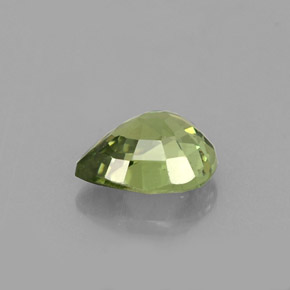 0,66 ctw natürlicher grüner Demantoid, Birnenform, VS