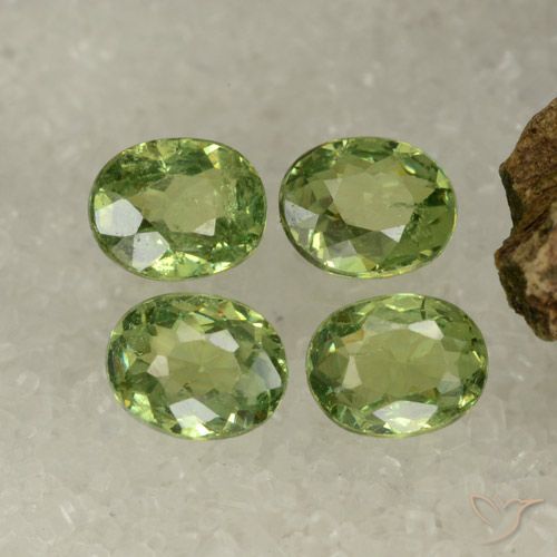 1.52ctw Natürlicher Mittelgrün Demantoider Granat, Oval, VS