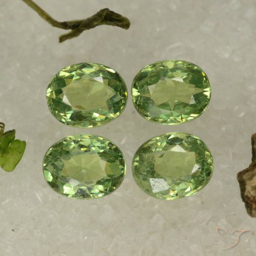 1.68ctw Natürlicher gelb-grün Demantoider Granat, Oval, VS
