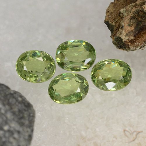1.54ctw Natürlicher Warmes Grün Demantoider Granat, Oval, VS