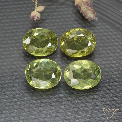 1.43ctw Natürlicher Warmes Grün Demantoider Granat, Oval, VS