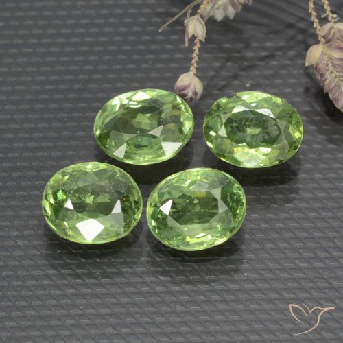 1.50ctw Natürlicher Warmes Grün Demantoider Granat, Oval, VS
