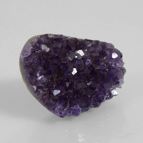 79,16 ctw natürlicher violetter Amethystdruse, Fantasieschliff, Lichtundurchlässig