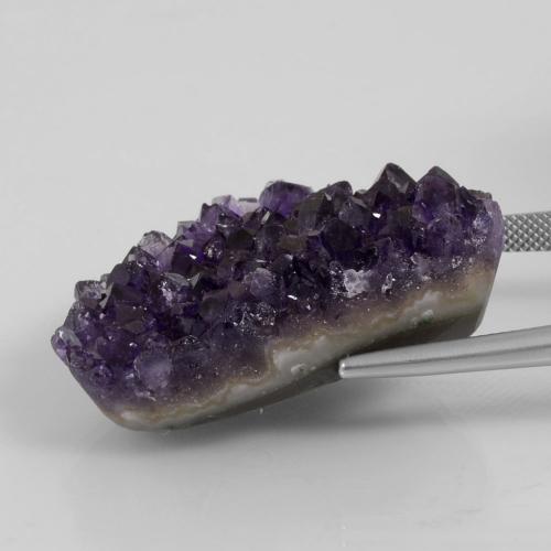 79,16 ctw natürlicher violetter Amethystdruse, Fantasieschliff, Lichtundurchlässig
