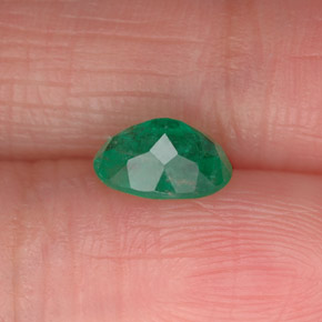 0,76 ctw natürlicher grüner Smaragd, Oval Schliff, SI-I1