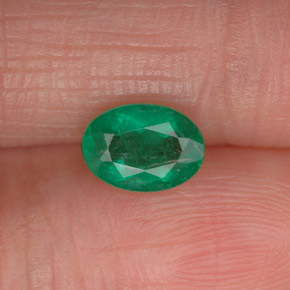 0,71 ctw natürlicher grüner Smaragd, Oval Schliff, I1