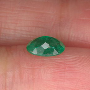 0,71 ctw natürlicher grüner Smaragd, Oval Schliff, I1