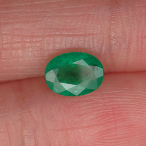 0,70 ctw natürlicher grüner Smaragd, Oval Schliff, SI-I1