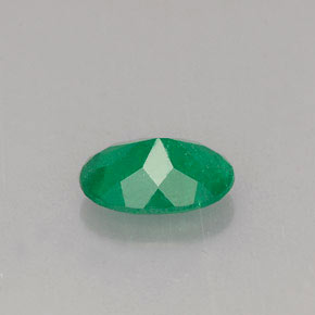 0,63 ctw natürlicher grüner Smaragd, Oval Schliff, I1