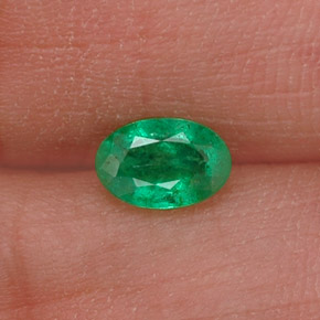 0,44 ctw natürlicher grüner Smaragd, Oval Schliff, SI-I1