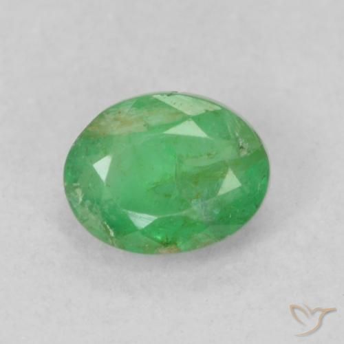 0.35ct Natürlicher gelblich-grün Smaragd, Oval, SI