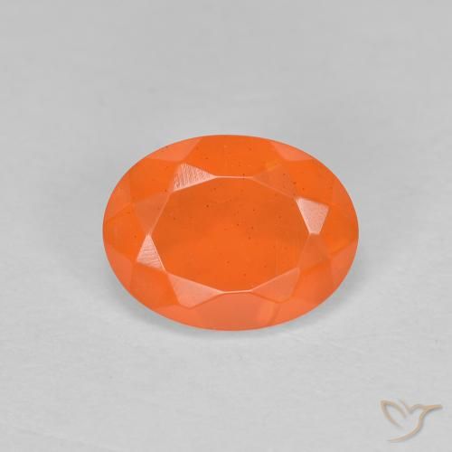 0.69ct Natürlicher Mittelorange Feueropal, Oval, Lichtdurchlässig