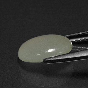2,41 ctw natürlicher grüner Jadeit, Oval Schliff, Lichtdurchlässig