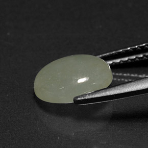 1,98 ctw natürlicher grüner Jadeit, Oval Schliff, Lichtdurchlässig