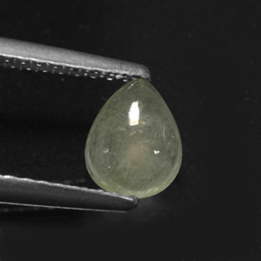 0,63 ctw natürlicher grüner Jadeit, Birnenform, Lichtdurchlässig