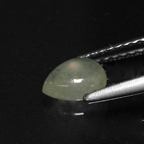 0,63 ctw natürlicher grüner Jadeit, Birnenform, Lichtdurchlässig