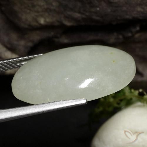 9,17 ctw natürlicher Warmes Hellgrün Jadeit, Oval, Lichtdurchlässig