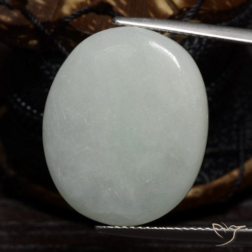 27.95ct Natürlicher Mittelgrün Jadeit, Oval, Lichtdurchlässig