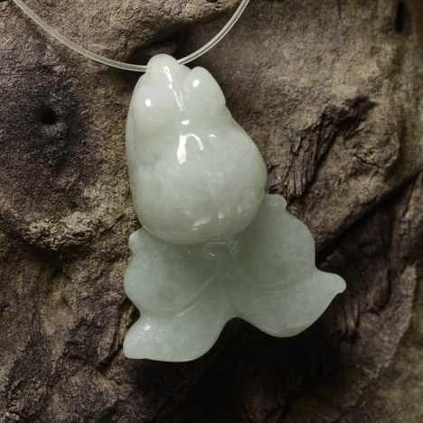 9,17 ctw natürlicher grünlich-weiß Jadeit, Ausgefallene Form, Lichtdurchlässig