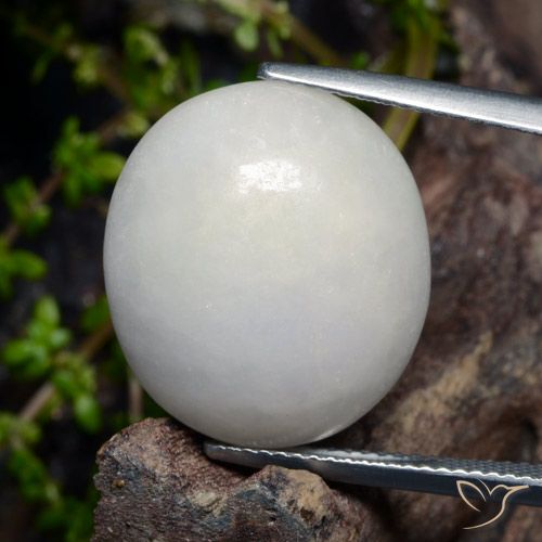 21.02ct Natürlicher gräulich-weiß Jadeit, Oval, Lichtdurchlässig