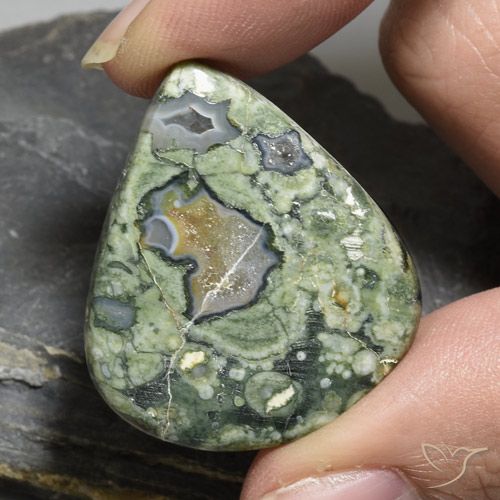 35.35ct Natürlicher Mehrfarbig Jaspis, Birnenform, Lichtundurchlässig
