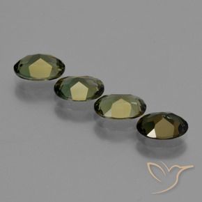 2.60 ct natürliche Tiefes Erdgrün Kornerupin-Edelsteine, Oval, VVS-VS