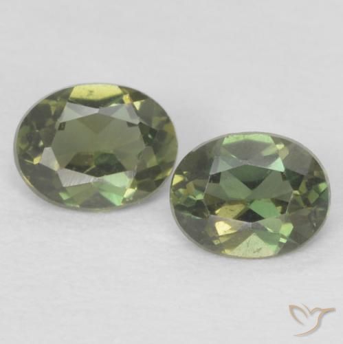 0.37 ct natürliche Medium Dark-Green Kornerupin-Edelsteine, Oval, VS