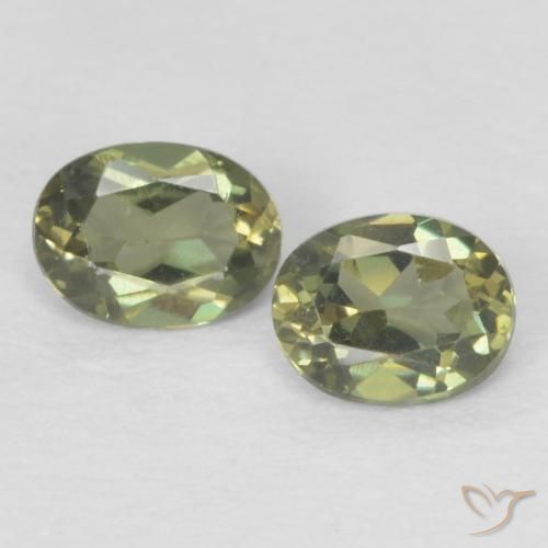 0.32ctw Natürlicher Warmes Grün Kornerupin, Oval, VVS-VS