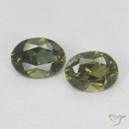 0.26ctw Natürlicher Warmes Waldgrün Kornerupin, Oval, VS