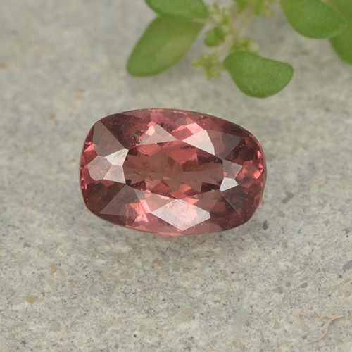 0.61ct Natürlicher Mittelrosa Malaya-Granat, Kissen, VS, Photo A