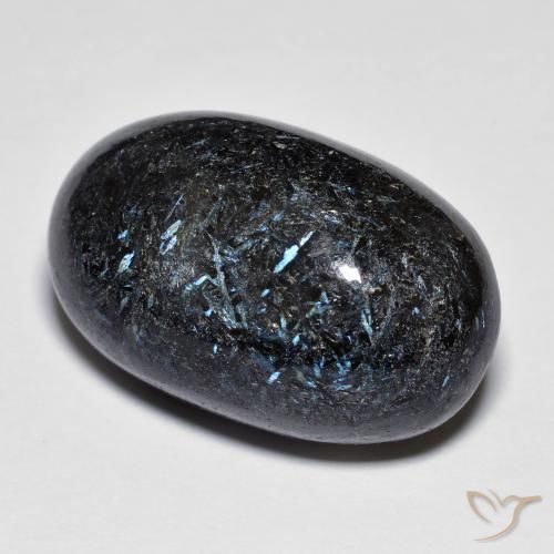 28.08ct Natürlicher Schwarz mit blauem Glanz Nuummit, Oval, Lichtundurchlässig