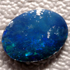 0,66 ctw natürlicher mehrfarbiger Opal-Dublette, Oval Schliff, Lichtundurchlässig