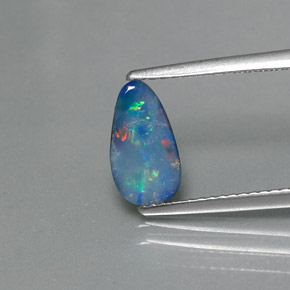 0,74 ctw natürlicher mehrfarbiger Opal-Dublette, Fantasieschliff, Lichtundurchlässig