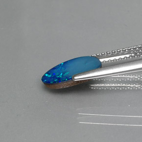 0,83 ctw natürlicher mehrfarbiger Opal-Dublette, Fantasieschliff, Lichtundurchlässig