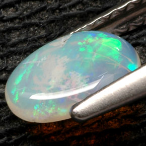 0,36 ctw natürlicher mehrfarbiger Opal, Oval Schliff, Lichtundurchlässig