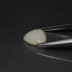 0,56 ctw natürlicher mehrfarbiger Opal, Transparent, Transparent / Lichtdurchlässig