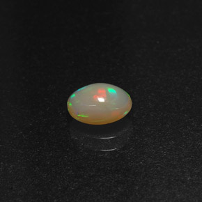 0,58 ctw natürlicher mehrfarbiger Opal, Oval Schliff, Lichtdurchlässig