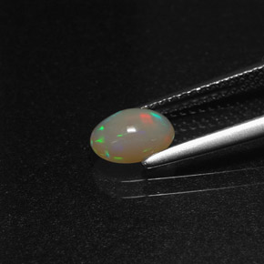 0,58 ctw natürlicher mehrfarbiger Opal, Oval Schliff, Lichtdurchlässig