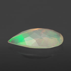 2,73 ctw natürlicher mehrfarbiger Opal, Birnenform, Transparent