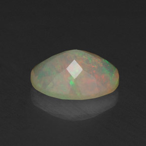 0,66 ctw natürlicher mehrfarbiger Opal, Transparent, Transparent / Lichtdurchlässig