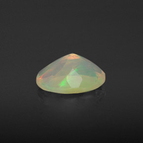 0,73 ctw natürlicher mehrfarbiger Opal, Oval Schliff, Lichtdurchlässig