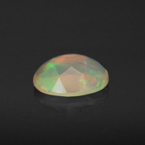 0,74 ctw natürlicher mehrfarbiger Opal, Oval Schliff, Lichtdurchlässig