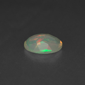 0,65 ctw natürlicher mehrfarbiger Opal, Transparent, Transparent / Lichtdurchlässig