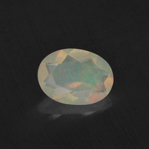 0,65 ctw natürlicher mehrfarbiger Opal, Oval Schliff, Transparent