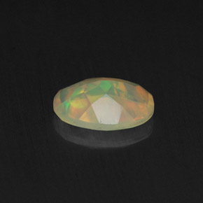 0,62 ctw natürlicher mehrfarbiger Opal, Transparent, Transparent / Lichtdurchlässig