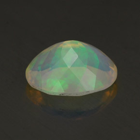 1,50 ctw natürlicher mehrfarbiger Opal, Oval Schliff, Transparent