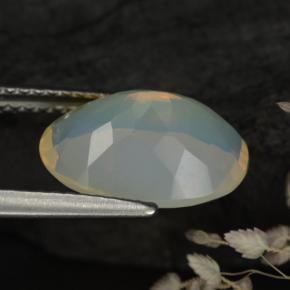 2,25 ctw natürlicher mehrfarbiger Opal, Oval Schliff, Transparent