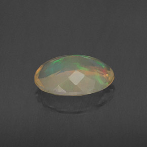 1,34 ctw natürlicher mehrfarbiger Opal, Oval Schliff, Transparent