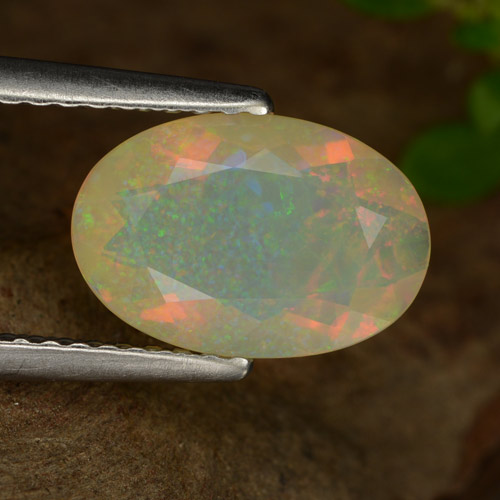 1,26 ctw natürlicher mehrfarbiger Opal, Oval Schliff, Transparent