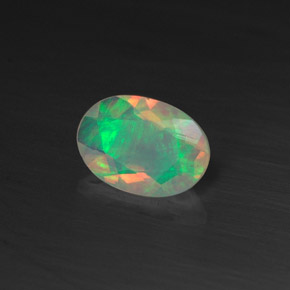 0,44 ctw natürlicher mehrfarbiger Opal, Oval Schliff, Transparent
